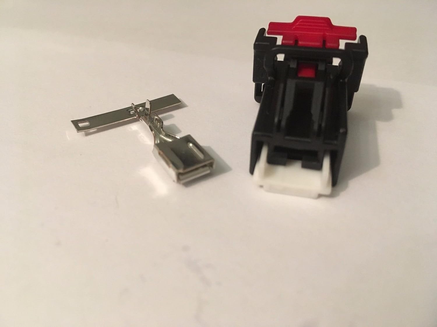 13582049-CONNECTOR-HOUSING-TERMINALS-SEALS-ONE-POLE