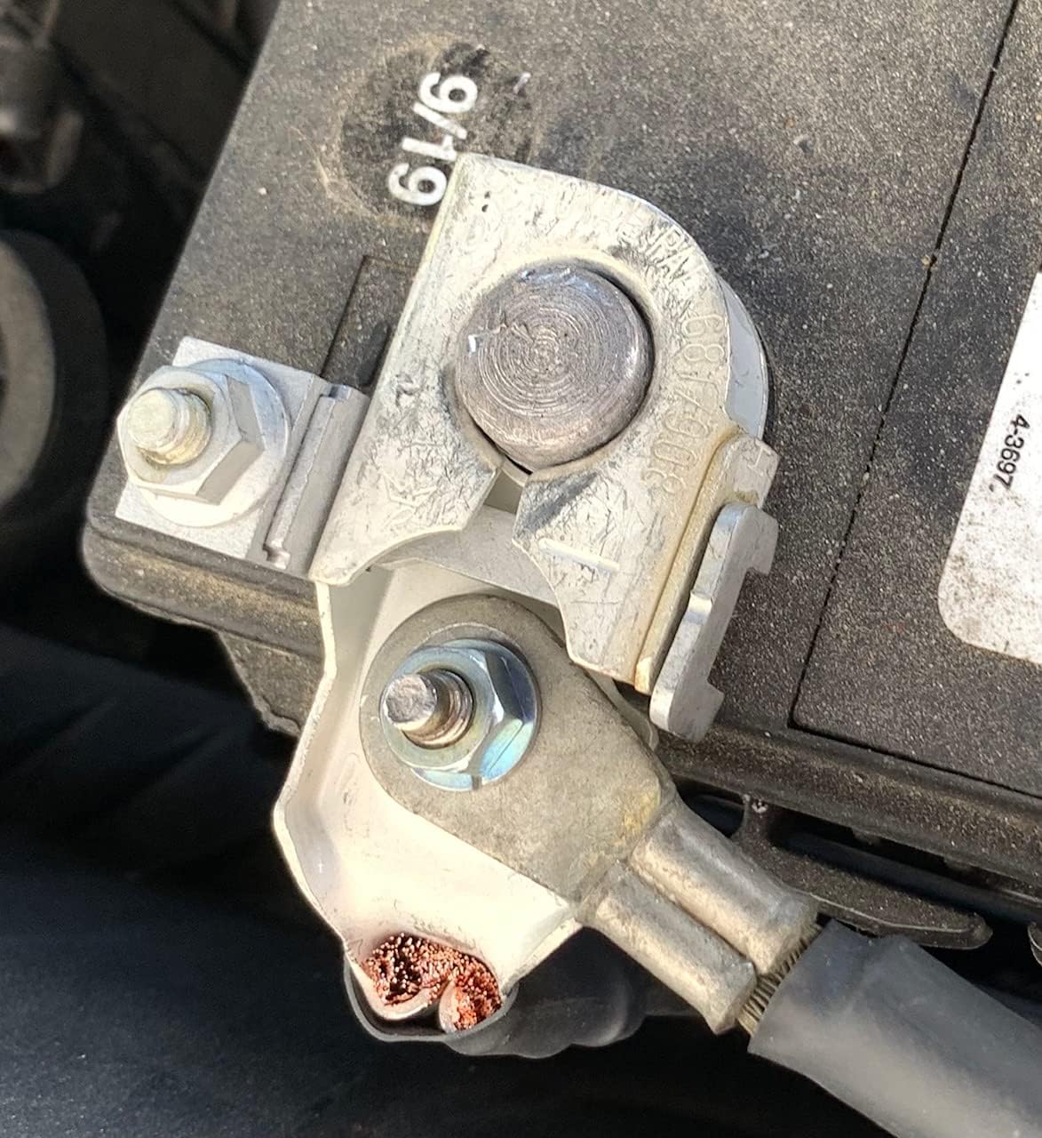 7t4z14450ba-negative-battery-terminal-connector