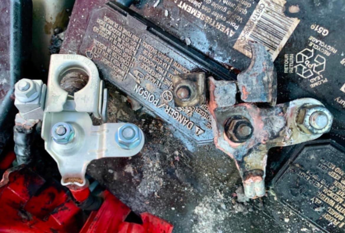 926882-positive-battery-terminal-connector-ford