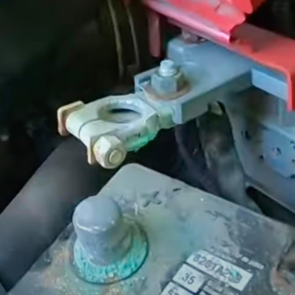 mu001365-positive-battery-terminal-connector-mitsubishi