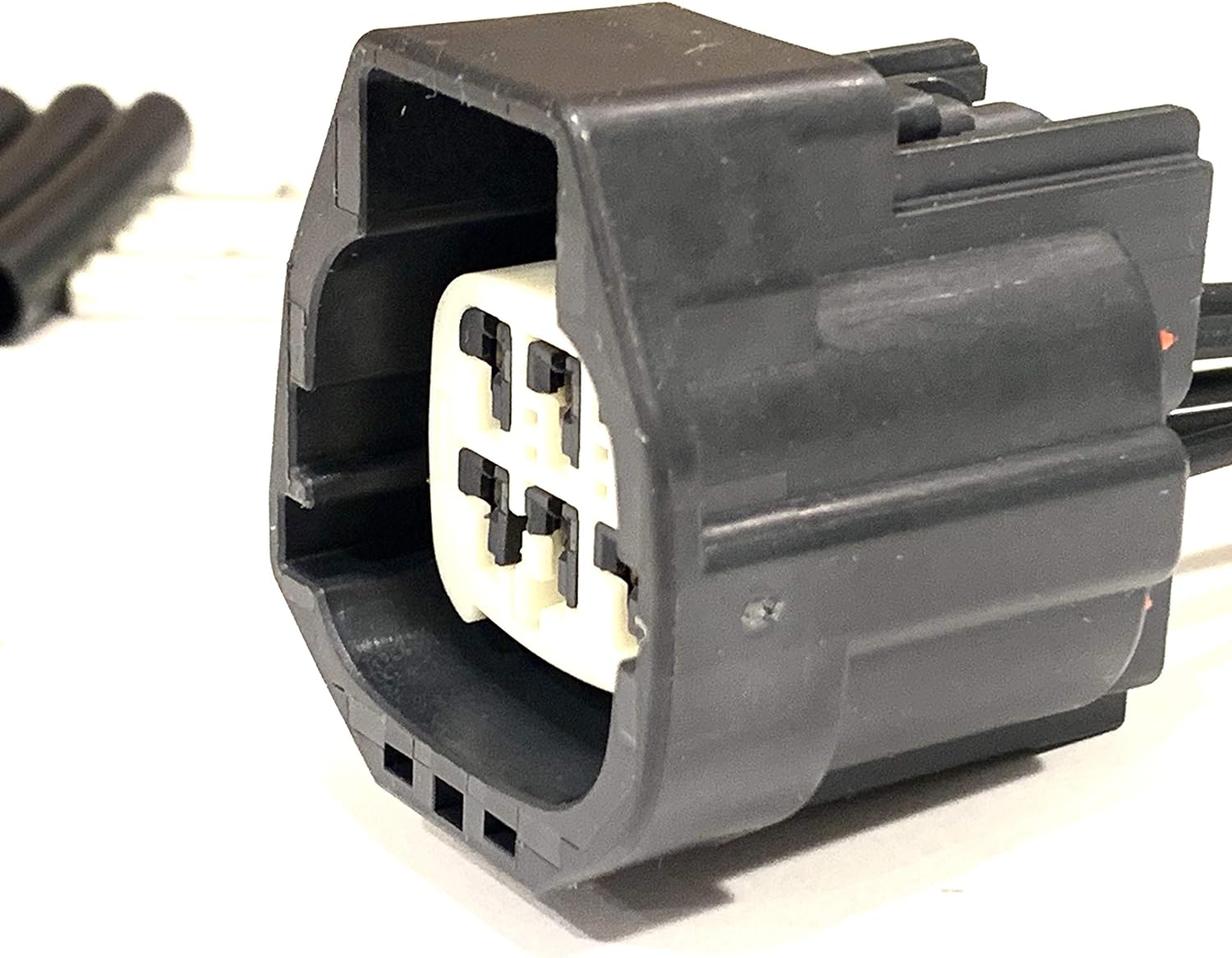 pt1823-pigtail-connector