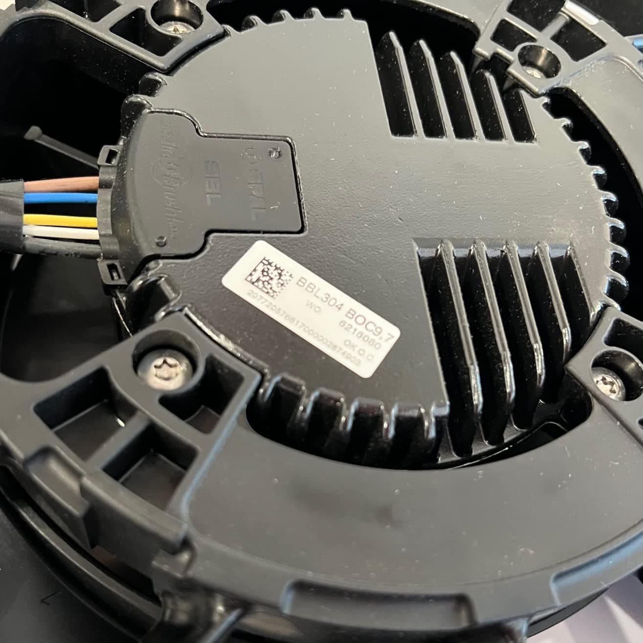 SPAL 16" SPAL Fan - 30107016 SBL 16" 24 Volt (405mm) Brushless High Performance Fan VA97-BBL304-98A 24V Fan Speed 2053 CFM / 2550 RPM with PWM Aptiv/Ducon Female Connector Kit SPAL Fan - 30107016 SBL 16" 24 Volt 